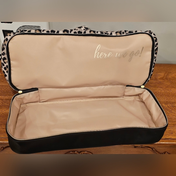 Itzy Ritzy Leopard Print Puffer Travel Bag with Black And Gold Accents - Picture 3 of 12